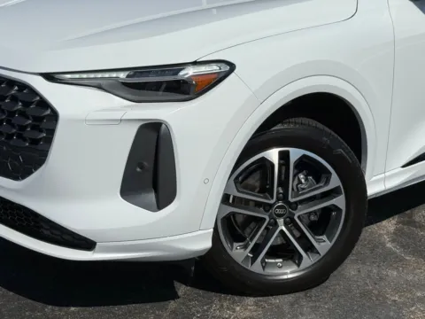 More photos of 2025 Audi Q5 Premium Plus at Audi North Austin, TX