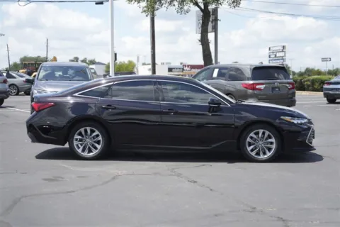 More photos of 2021 Toyota Avalon XLE at Audi North Austin, TX