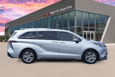 More photos of 2023 Toyota Sienna Platinum at Audi North Austin, TX