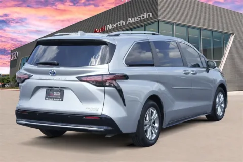 More photos of 2023 Toyota Sienna Platinum at Audi North Austin, TX