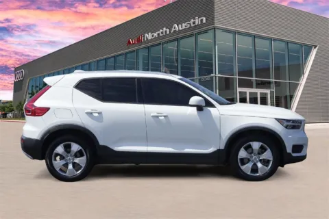 More photos of 2019 Volvo XC40 Momentum at Audi North Austin, TX