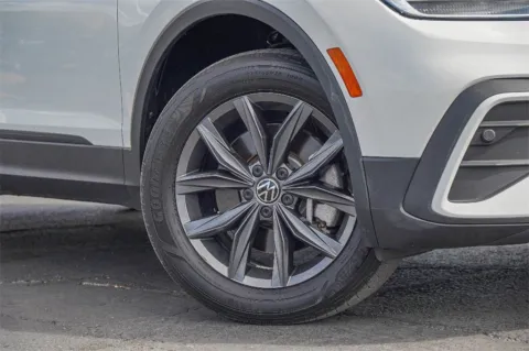 Photos of 2022 Volkswagen Tiguan SE for sale in Austin, TX at Audi North Austin