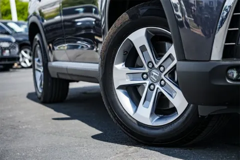 Photos of 2025 Honda Pilot EX-L for sale in Austin, TX at Audi North Austin