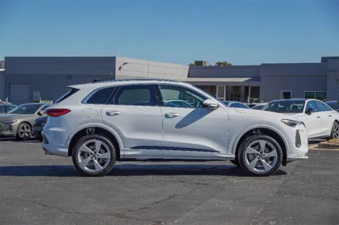 More photos of 2025 Audi Q5 Premium Plus at Audi North Austin, TX