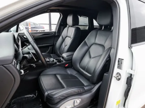 More photos of 2024 Porsche Macan at Porsche Austin, TX