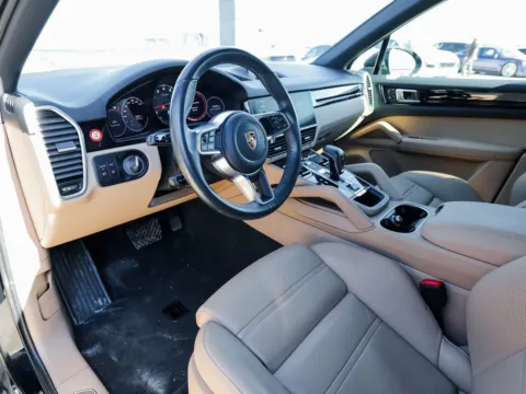 More photos of 2023 Porsche Cayenne at Porsche Austin, TX