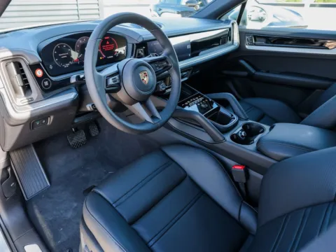 More photos of 2025 Porsche Cayenne E-Hybrid at Porsche Austin, TX