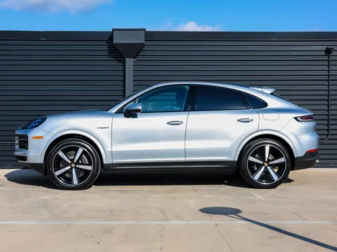 Photos of 2025 Porsche Cayenne E-Hybrid for sale in Austin, TX at Porsche Austin