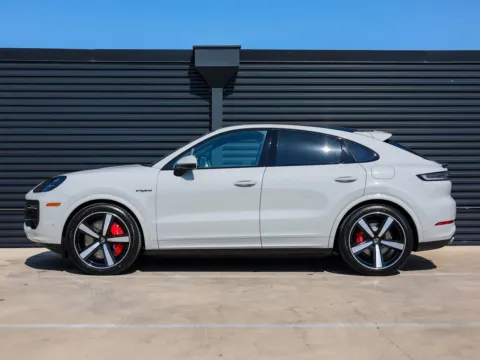 Photos of 2025 Porsche Cayenne Turbo E-Hybrid for sale in Austin, TX at Porsche Austin