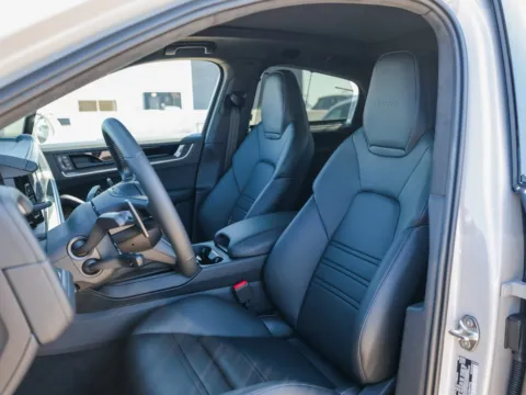 More photos of 2025 Porsche Cayenne Turbo E-Hybrid at Porsche Austin, TX