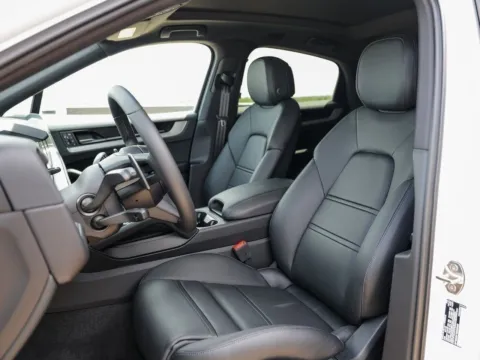 More photos of 2025 Porsche Cayenne Coupe at Porsche Austin, TX