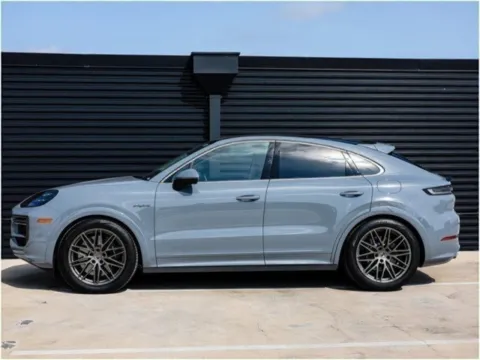 Photos of 2025 Porsche Cayenne Turbo E-Hybrid for sale in Austin, TX at Porsche Austin