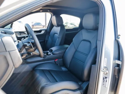 More photos of 2025 Porsche Cayenne Coupe at Porsche Austin, TX