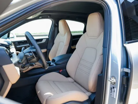 More photos of 2025 Porsche Cayenne Coupe at Porsche Austin, TX