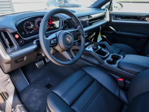 More photos of 2025 Porsche Cayenne S at Porsche Austin, TX