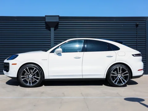 Photos of 2025 Porsche Cayenne Turbo E-Hybrid for sale in Austin, TX at Porsche Austin