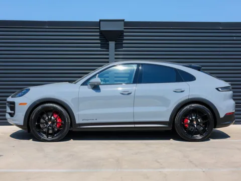 Photos of 2025 Porsche Cayenne S for sale in Austin, TX at Porsche Austin