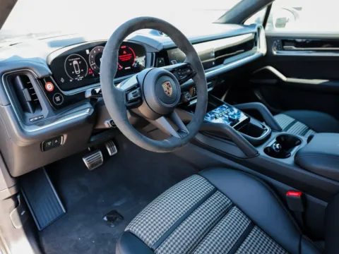 More photos of 2025 Porsche Cayenne S at Porsche Austin, TX