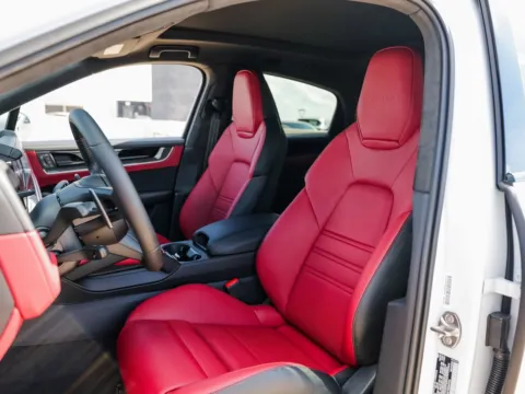 More photos of 2025 Porsche Cayenne Turbo E-Hybrid at Porsche Austin, TX