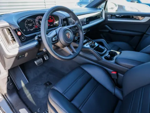 More photos of 2025 Porsche Cayenne S at Porsche Austin, TX