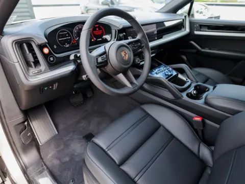 More photos of 2025 Porsche Cayenne E-Hybrid at Porsche Austin, TX