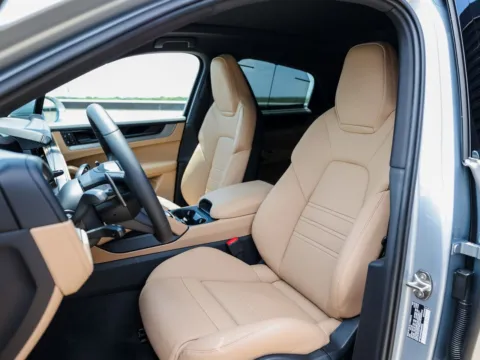 More photos of 2025 Porsche Cayenne S at Porsche Austin, TX