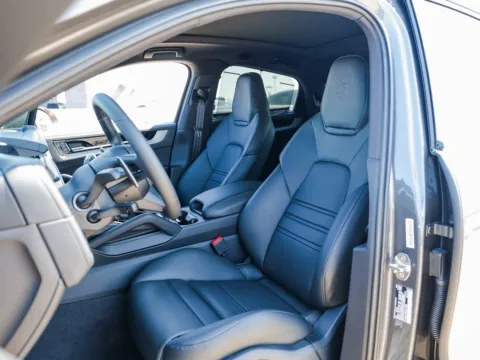 More photos of 2025 Porsche Cayenne S E-Hybrid at Porsche Austin, TX