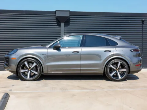Photos of 2025 Porsche Cayenne S E-Hybrid for sale in Austin, TX at Porsche Austin