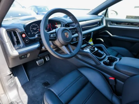 More photos of 2025 Porsche Cayenne S E-Hybrid at Porsche Austin, TX