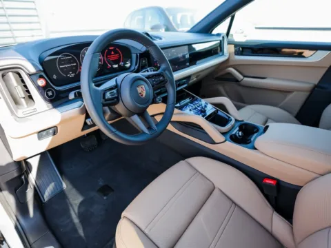 More photos of 2025 Porsche Cayenne E-Hybrid at Porsche Austin, TX