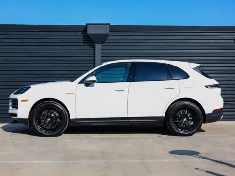 Photos of 2025 Porsche Cayenne E-Hybrid for sale in Austin, TX at Porsche Austin
