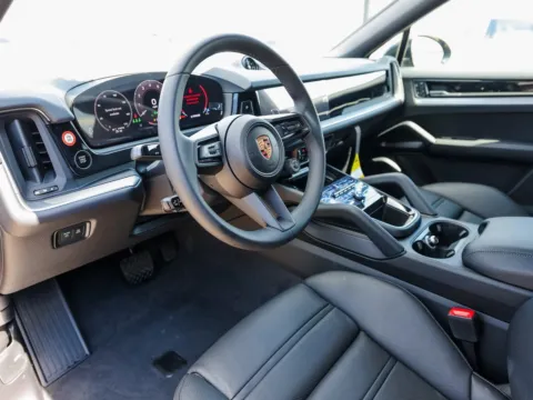 More photos of 2025 Porsche Cayenne E-Hybrid at Porsche Austin, TX