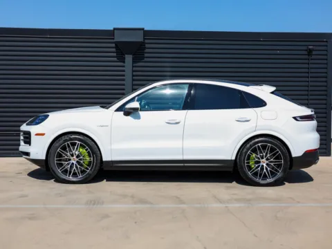 Photos of 2025 Porsche Cayenne S E-Hybrid for sale in Austin, TX at Porsche Austin