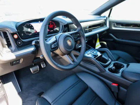 More photos of 2025 Porsche Cayenne S E-Hybrid at Porsche Austin, TX