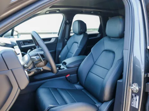 More photos of 2025 Porsche Cayenne at Porsche Austin, TX