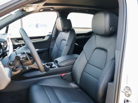 More photos of 2025 Porsche Cayenne at Porsche Austin, TX