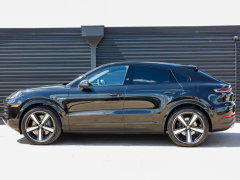 Photos of 2025 Porsche Cayenne E-Hybrid for sale in Austin, TX at Porsche Austin