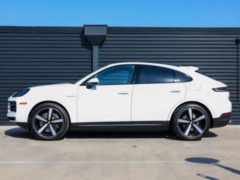 Photos of 2025 Porsche Cayenne E-Hybrid for sale in Austin, TX at Porsche Austin