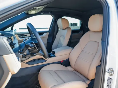 More photos of 2025 Porsche Cayenne E-Hybrid at Porsche Austin, TX