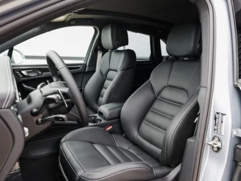 More photos of 2025 Porsche Macan S at Porsche Austin, TX