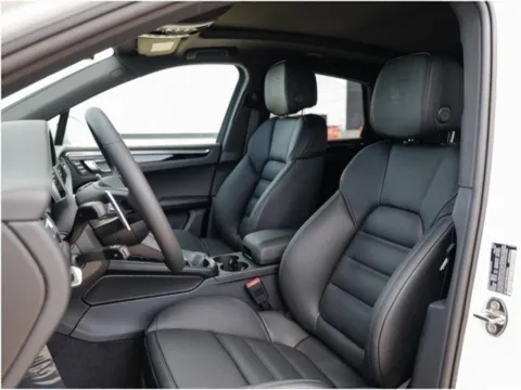 More photos of 2025 Porsche Macan S at Porsche Austin, TX