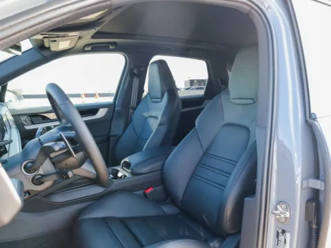 More photos of 2025 Porsche Cayenne at Porsche Austin, TX