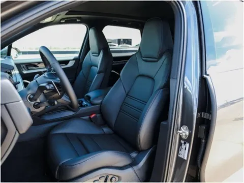More photos of 2025 Porsche Cayenne at Porsche Austin, TX