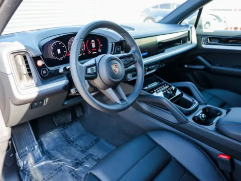 More photos of 2025 Porsche Cayenne at Porsche Austin, TX