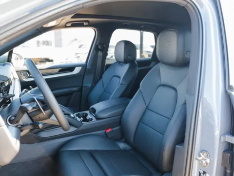 More photos of 2025 Porsche Cayenne at Porsche Austin, TX