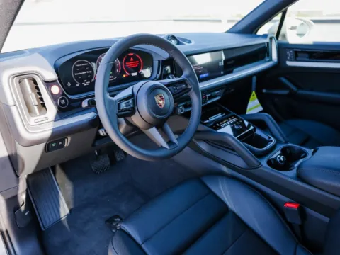 More photos of 2025 Porsche Cayenne E-Hybrid at Porsche Austin, TX