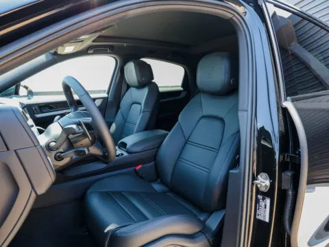 More photos of 2025 Porsche Cayenne S at Porsche Austin, TX