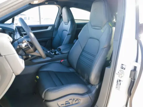 More photos of 2026 Porsche Cayenne E-Hybrid at Porsche Austin, TX