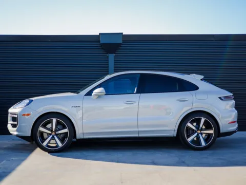 Photos of 2026 Porsche Cayenne E-Hybrid for sale in Austin, TX at Porsche Austin