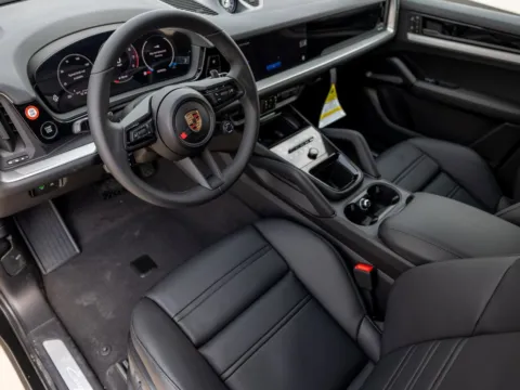 More photos of 2025 Porsche Cayenne Coupe at Porsche Austin, TX